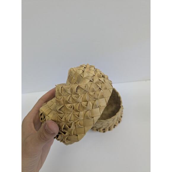 Handwoven Hawaiian Lauhala 6-Point Star Basket - Picture 4 of 8